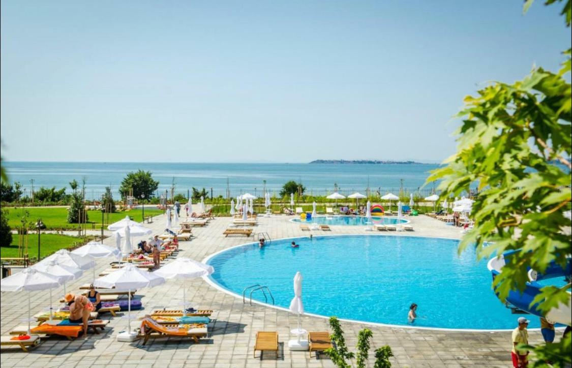 Apartment In Prestige Fort Beach Sveti Vlas Exterior foto